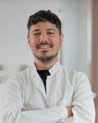 Surgeon Dr. Semih Tiber Menteşe